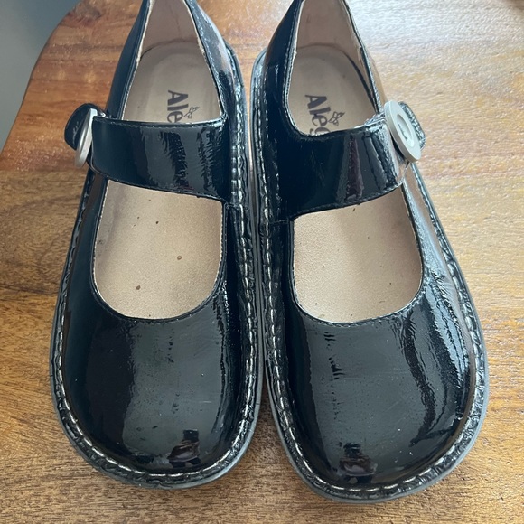 Algeria Mary Jane’s - Picture 4 of 6